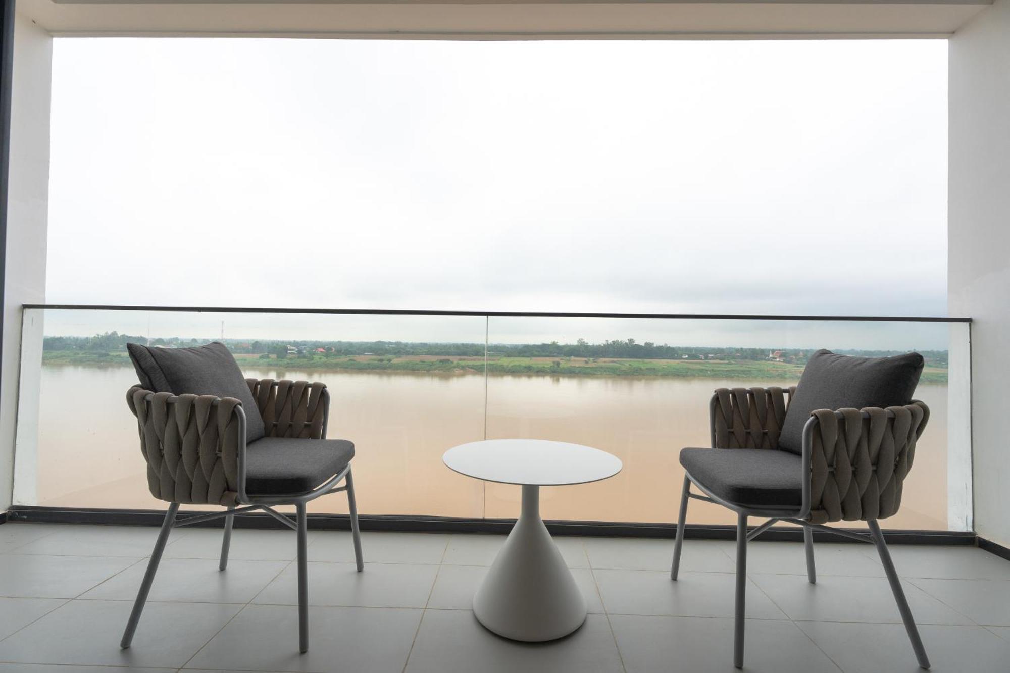 One Riviera Hotel And Residences Ban Souanmone 外观 照片