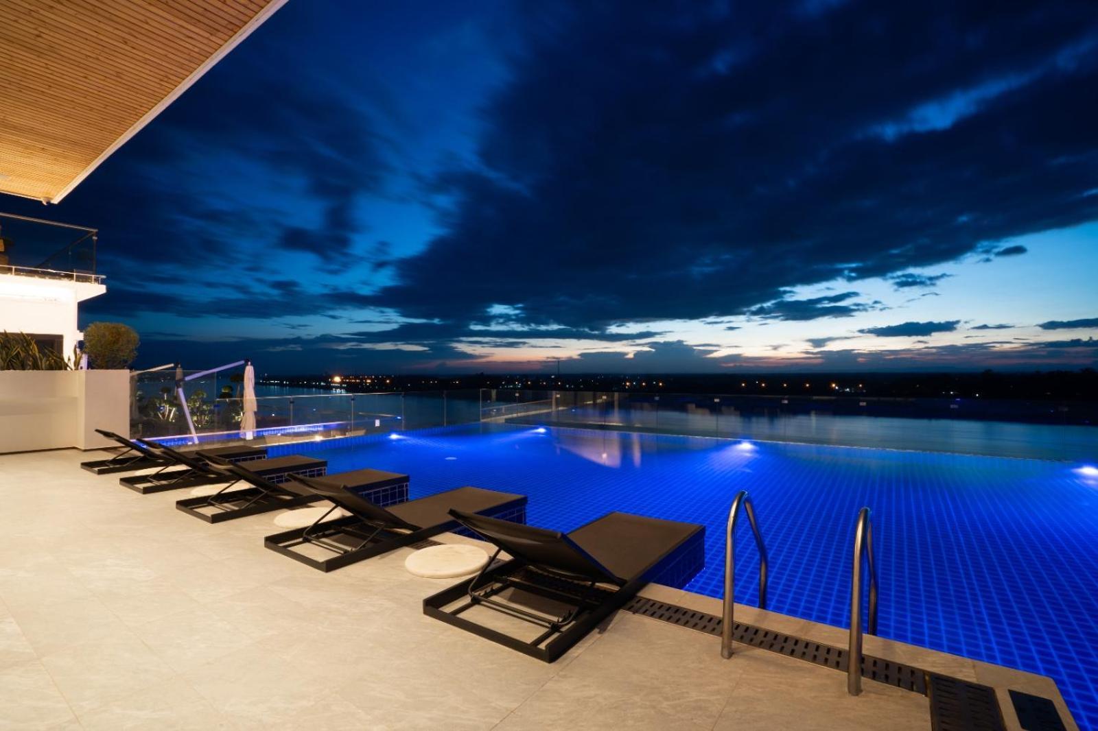 One Riviera Hotel And Residences Ban Souanmone 外观 照片