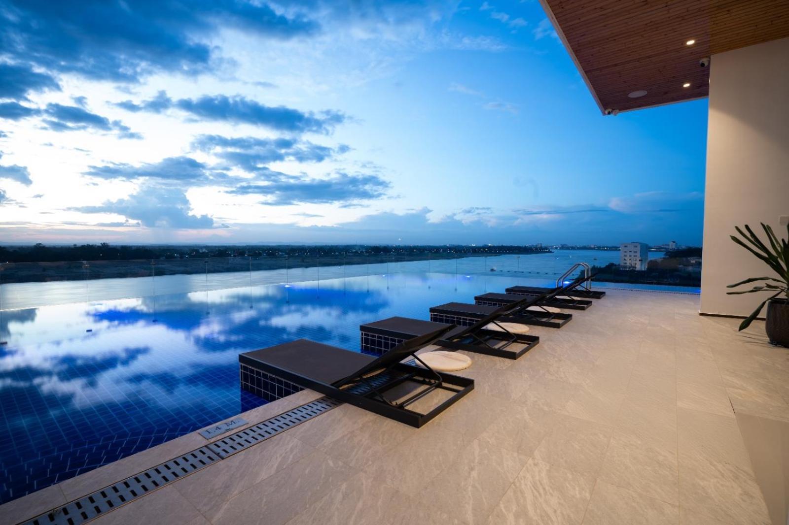 One Riviera Hotel And Residences Ban Souanmone 外观 照片