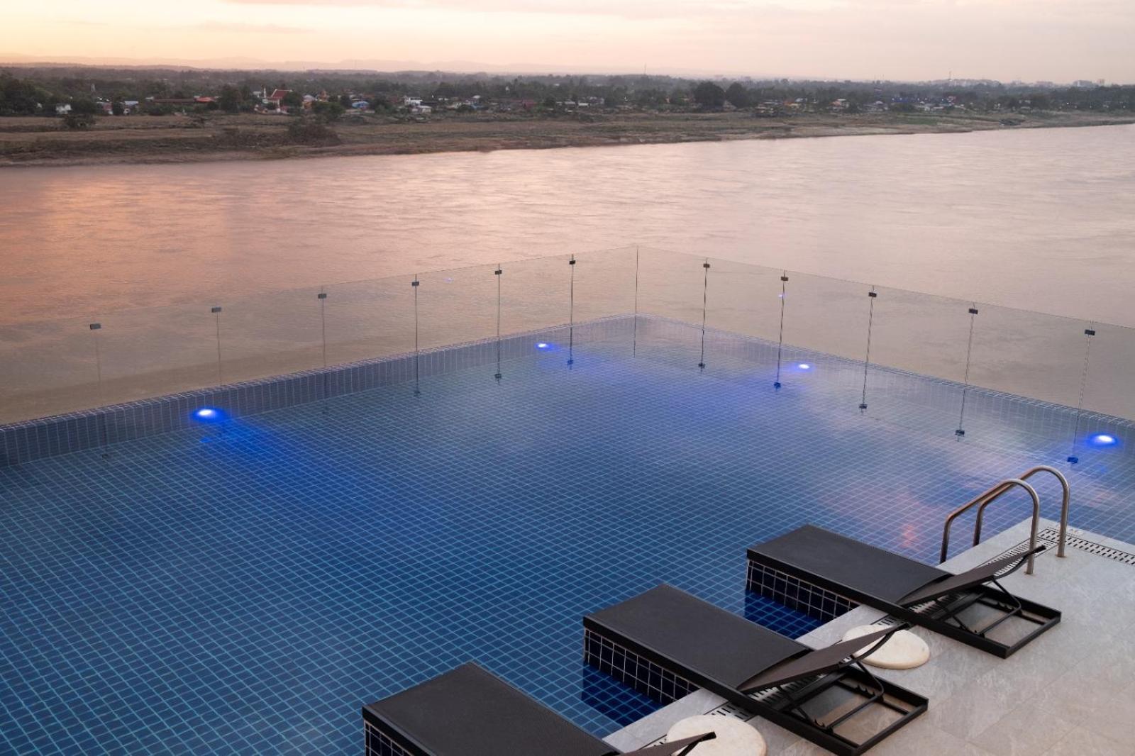 One Riviera Hotel And Residences Ban Souanmone 外观 照片