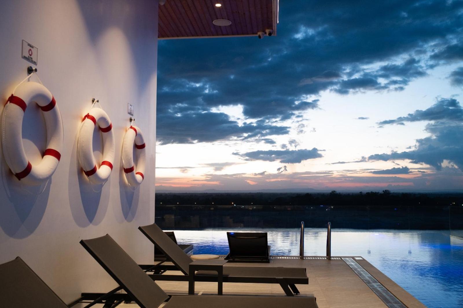 One Riviera Hotel And Residences Ban Souanmone 外观 照片